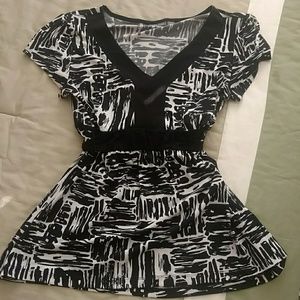 **MARKDOWN** Stretchy top with back tie